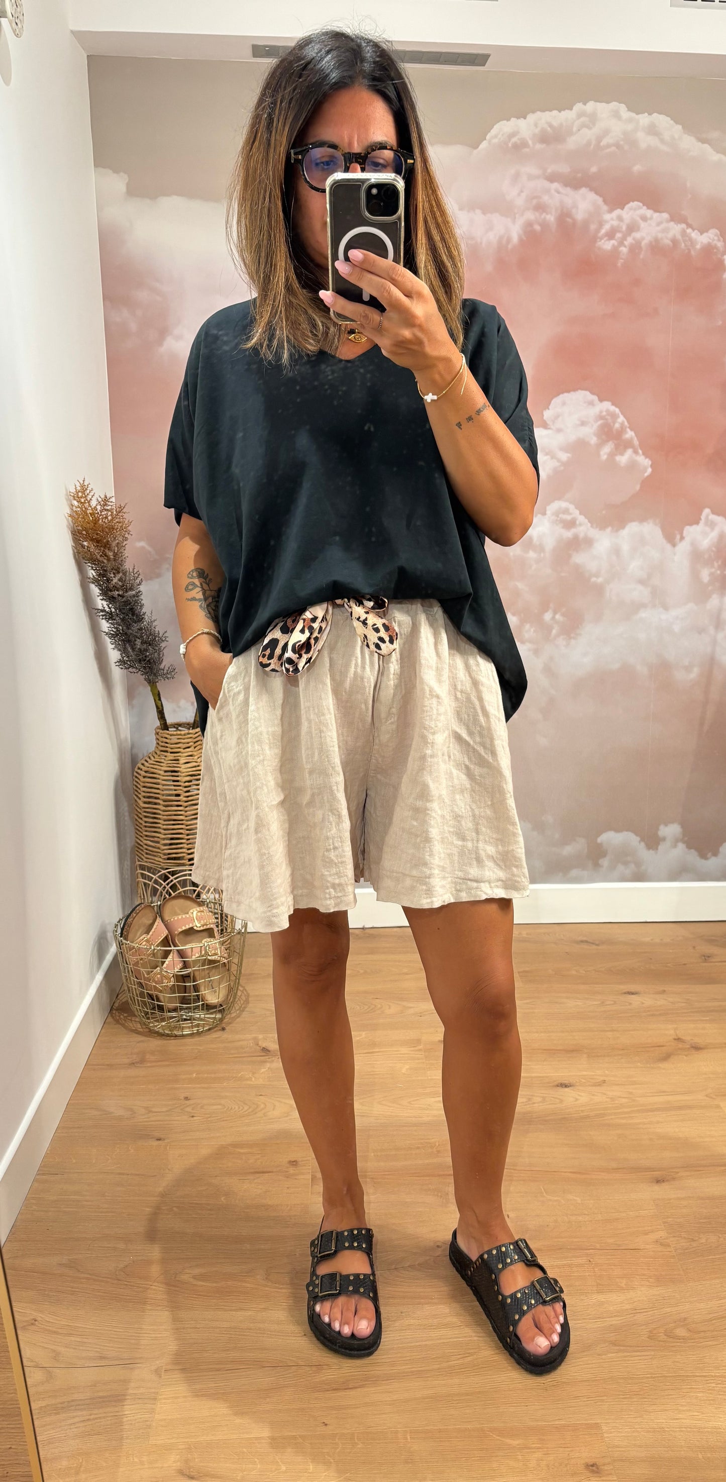 SHORT EN LIN BEIGE AVEC CEINTURE LEOPARD