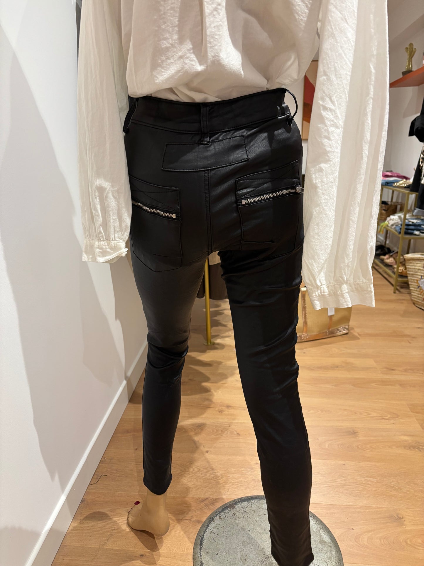 Pantalon simili cuir noir