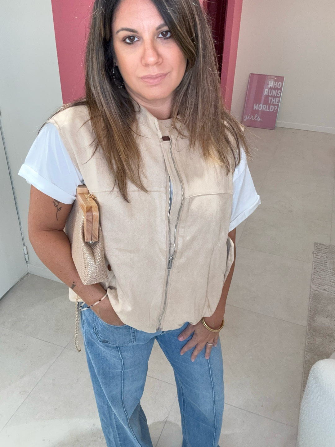 VESTE SANS MANCHES
EFFET DAIM BEIGE