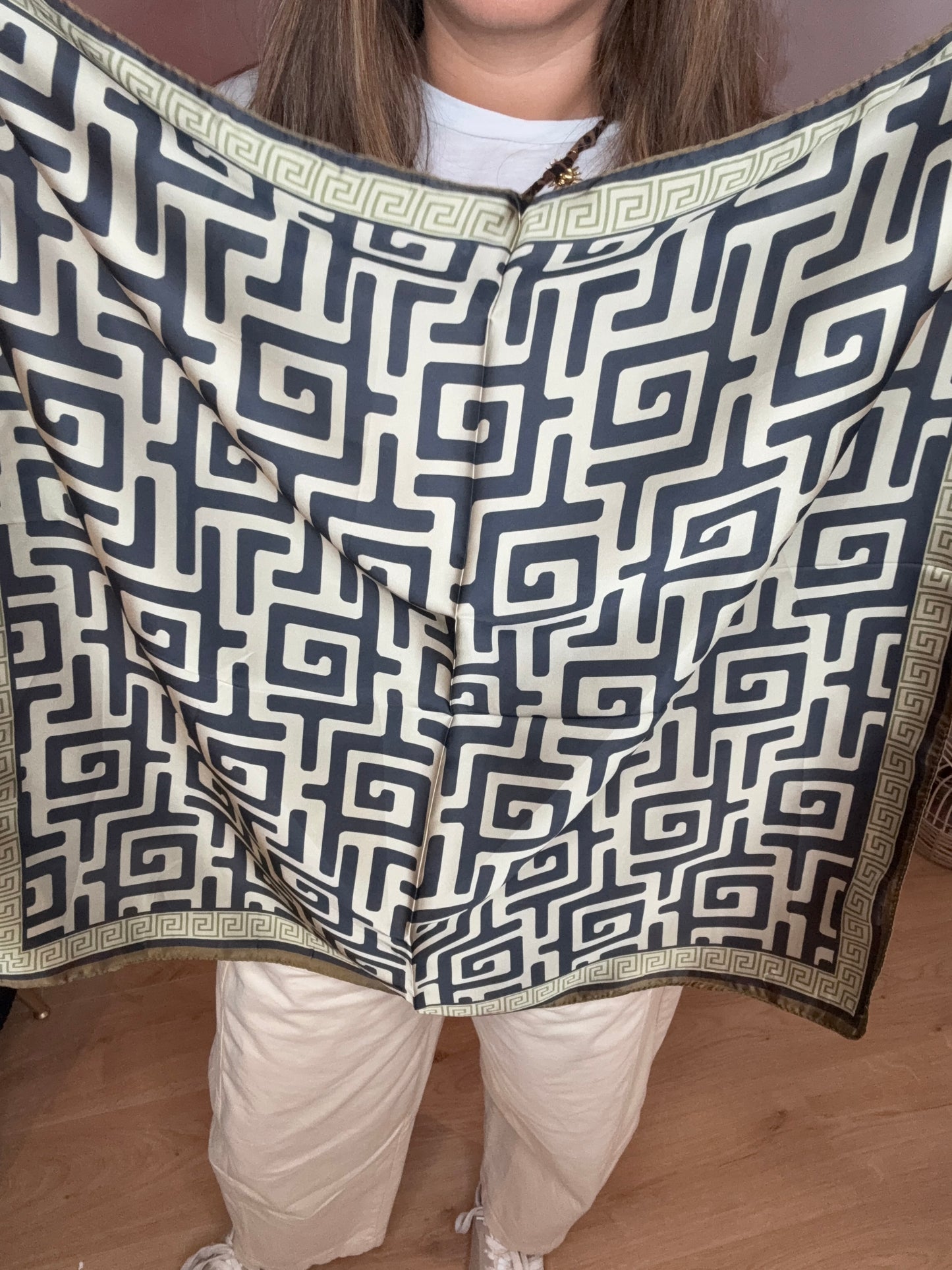 FOULARD NOIR ET VERT