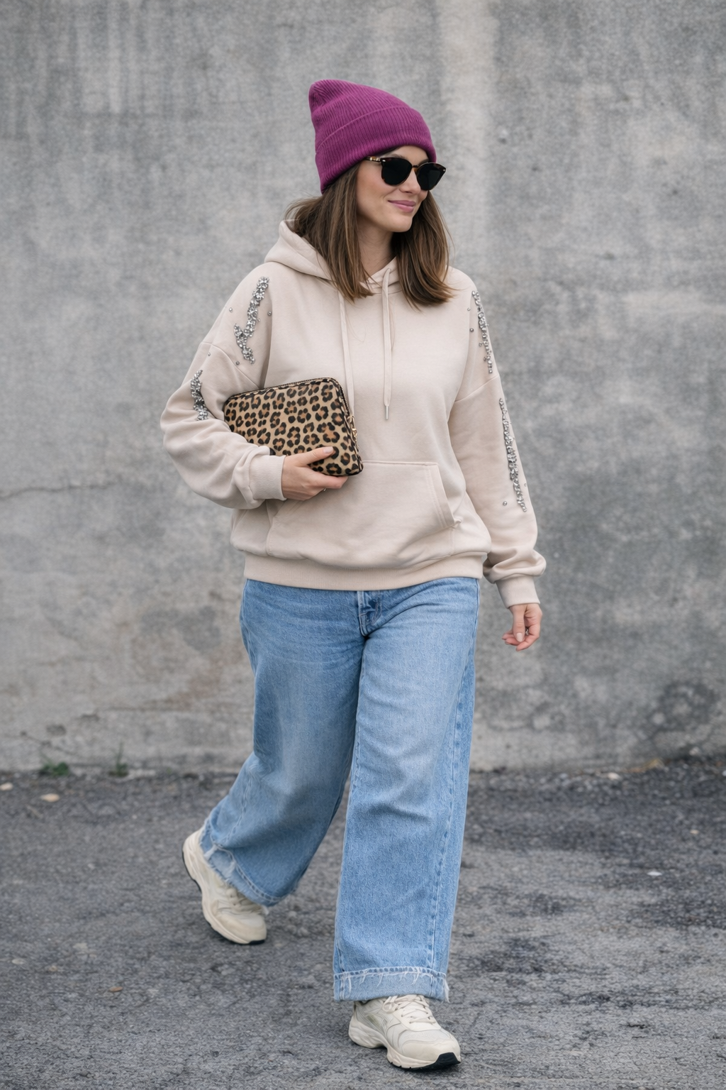 SWEAT CAPUCHE ET BIJOUX ANGE