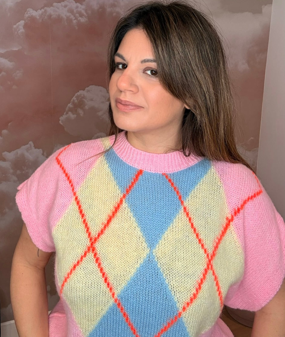 PULL SANS MANCHES CARREAUX ROSE