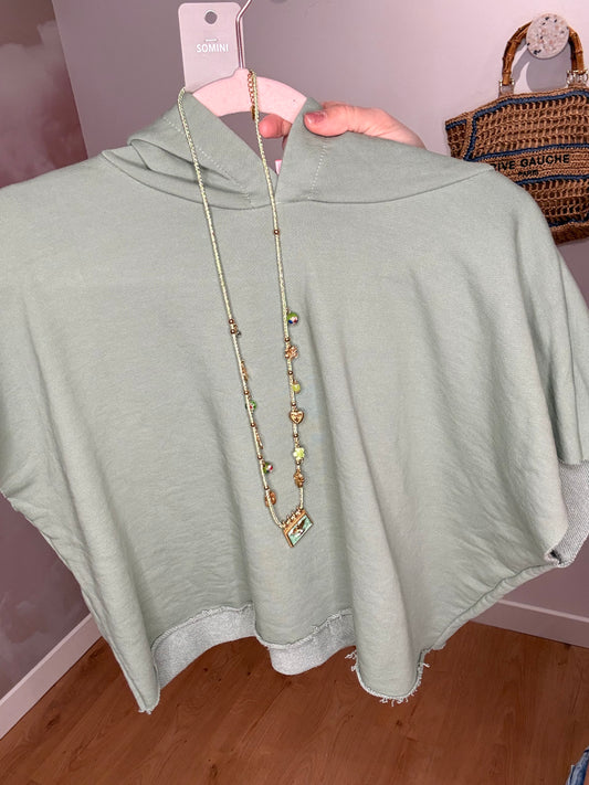 SWEAT MANCHES COURTES À CAPUCHE