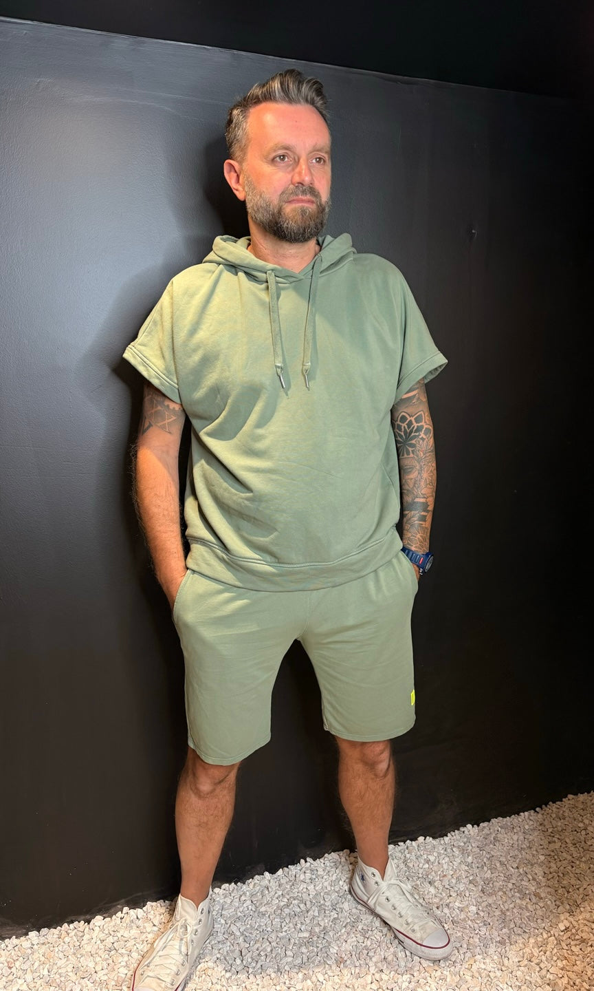 SWEAT A CAPUCHE MANCHES COURTES KAKI HOMME