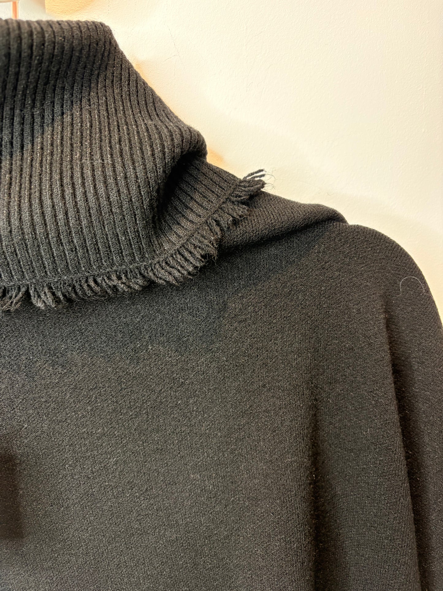 PULL PONCHO NOIR