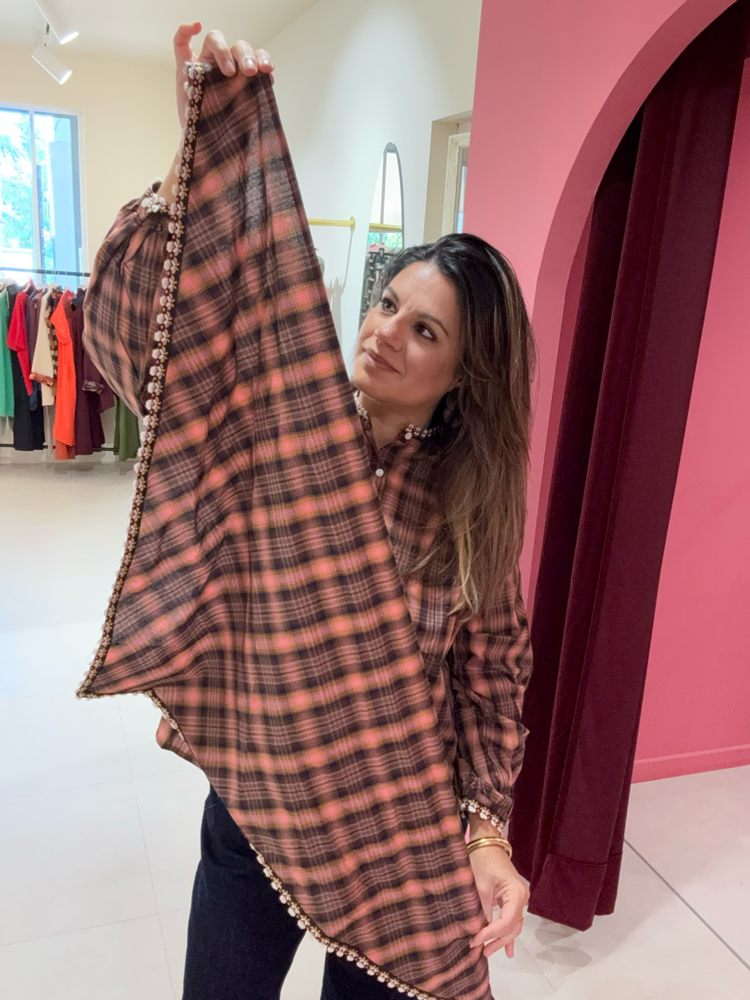CHEMISE À CARREAUX ROSE ET CHOCOLAT AVEC FOULARD ASSORTI