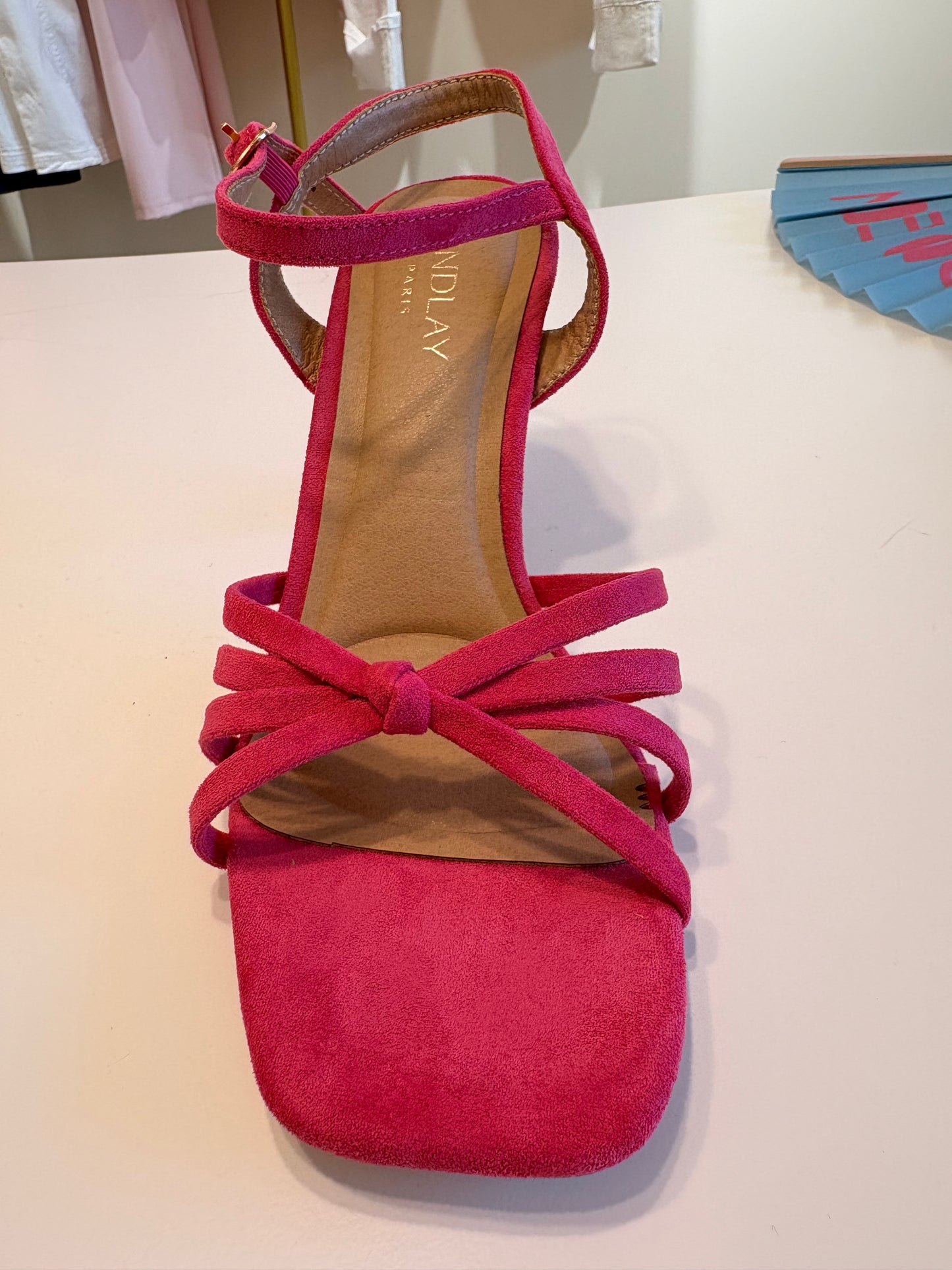 SANDALES A TALONS FUSHIA