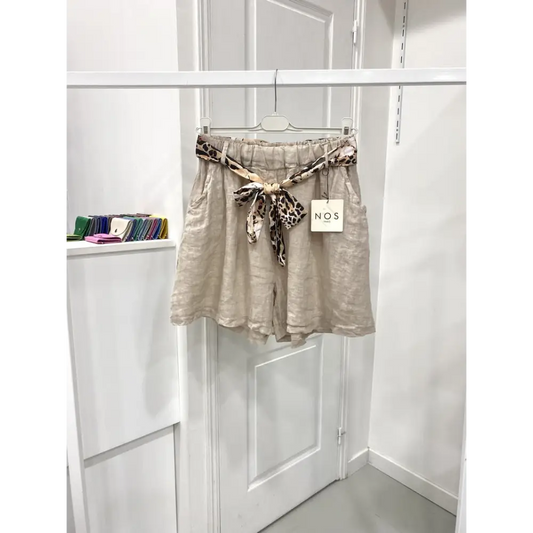 SHORT EN LIN BEIGE AVEC CEINTURE LEOPARD